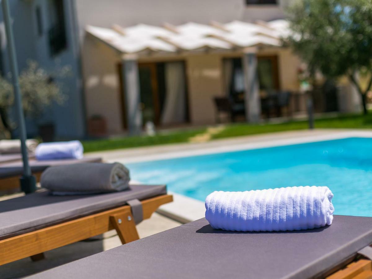 Pool Premium Apartment 弗尔萨尔 外观 照片