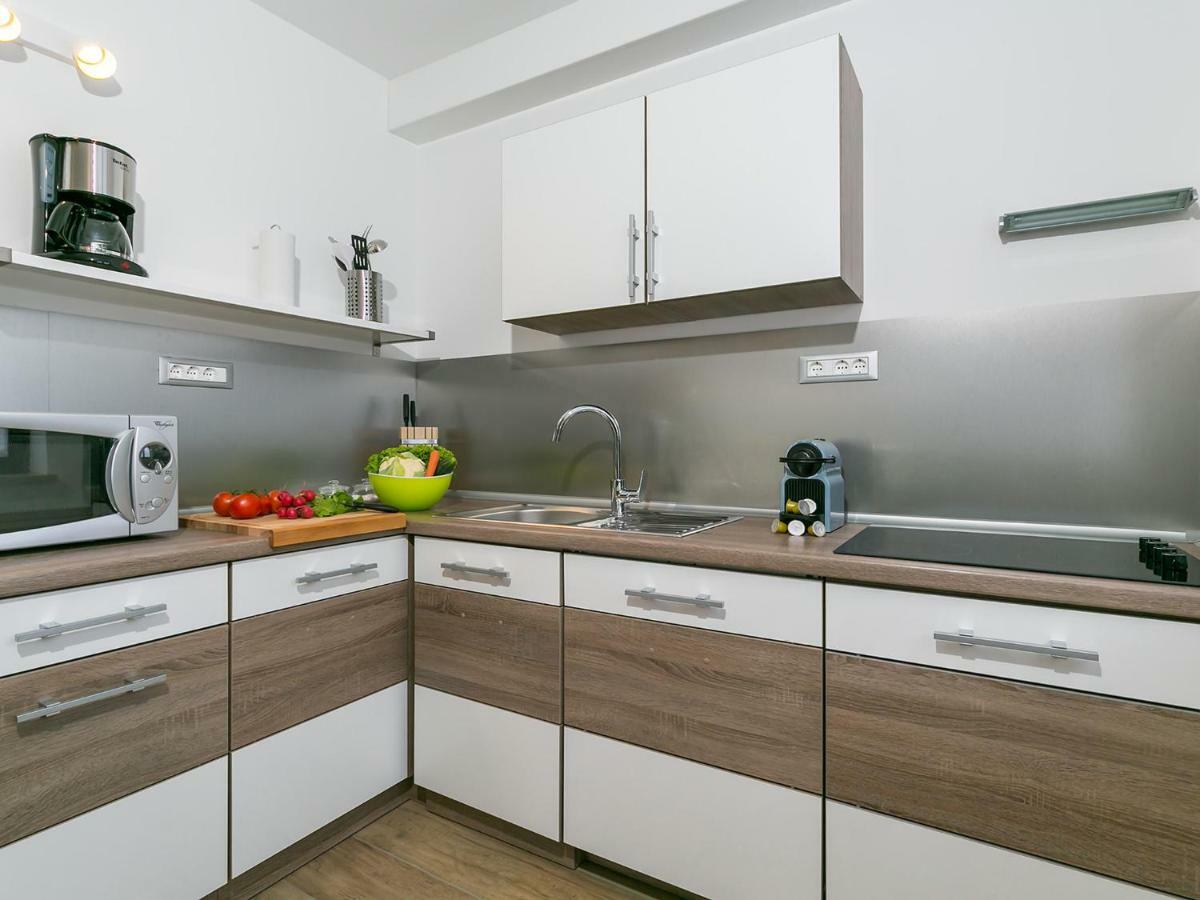 Pool Premium Apartment 弗尔萨尔 外观 照片